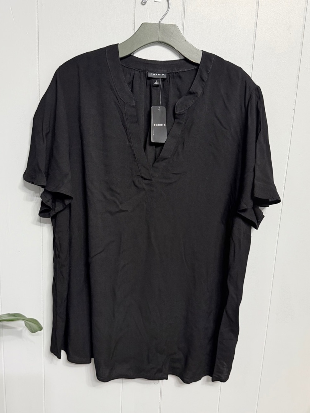 #1)  NWT Torrid Black V-Neck Short Sleeve With pinched back